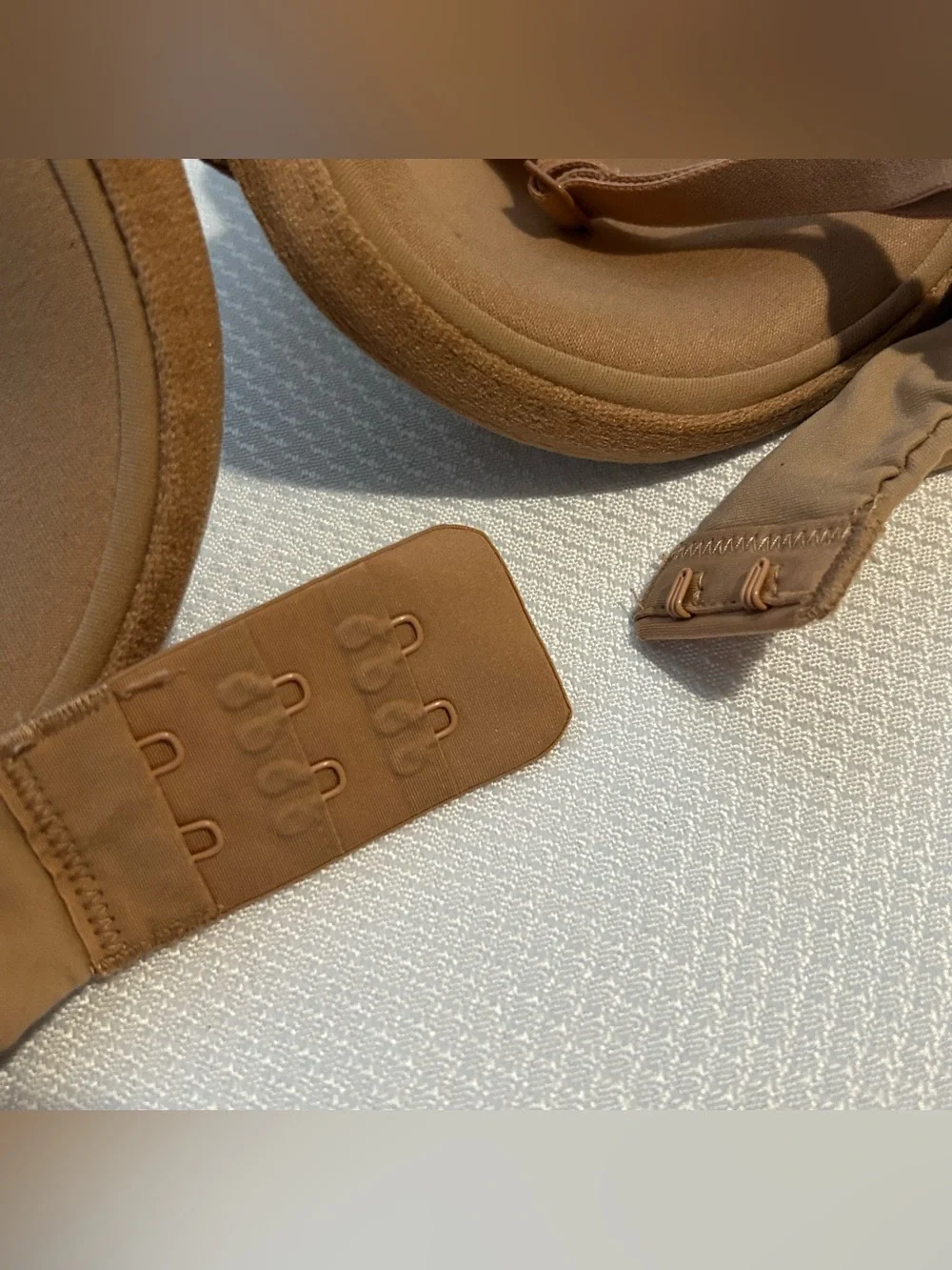 SKIMS Smooth Contour Bra in Tan - Picture 3 of 4